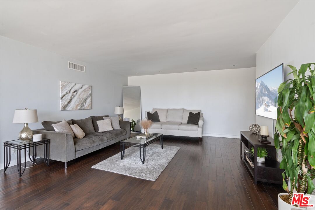 131 N Gale Dr Unit: 2A