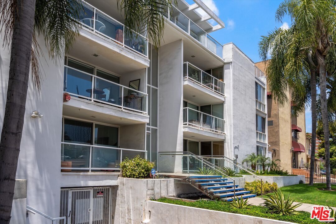 131 N Gale Dr Unit: 2A