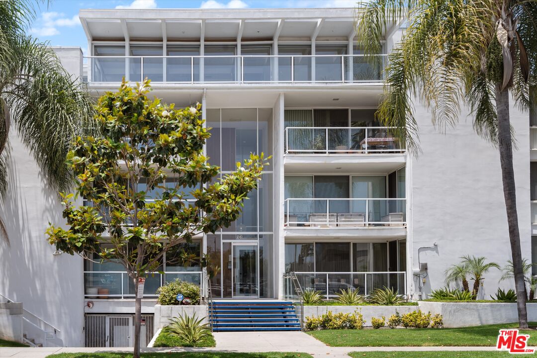 131 N Gale Dr Unit: 2A