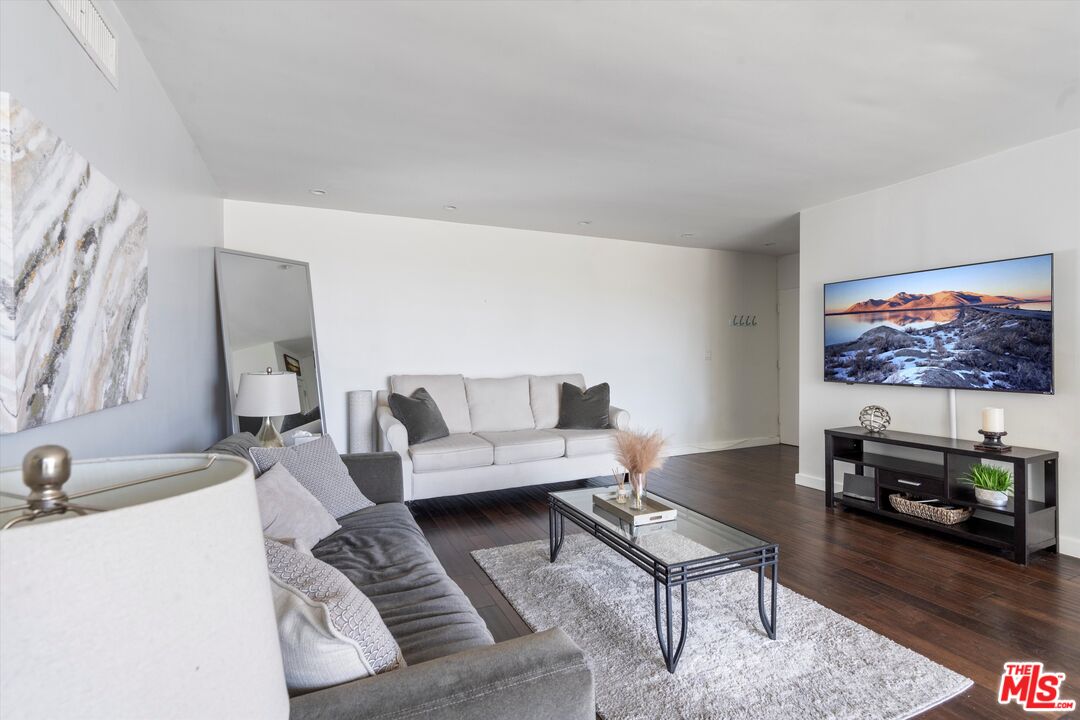 131 N Gale Dr Unit: 2A