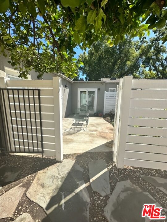 701 N Catalina St