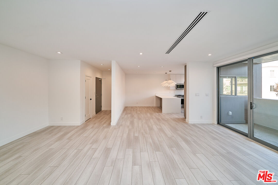145 S Maple Dr Unit: 301