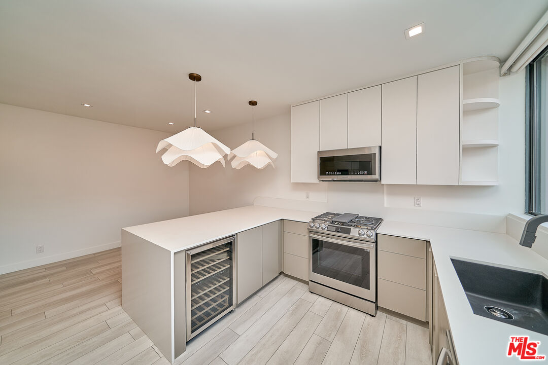 145 S Maple Dr Unit: 301