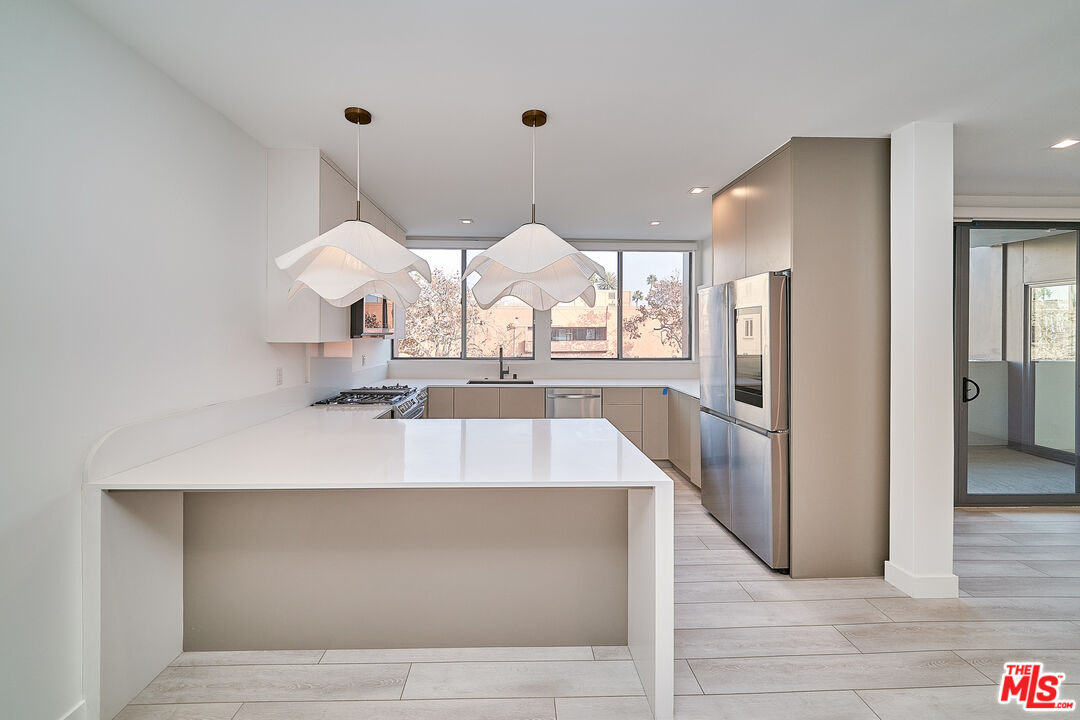 145 S Maple Dr Unit: 301