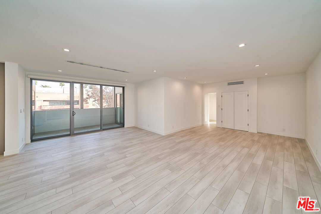 145 S Maple Dr Unit: 301