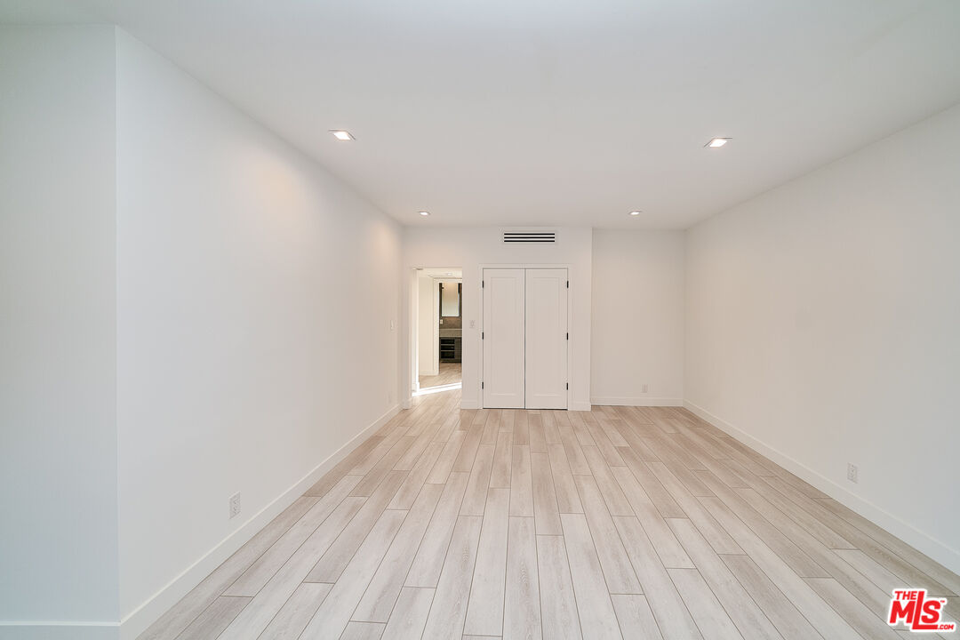145 S Maple Dr Unit: 301