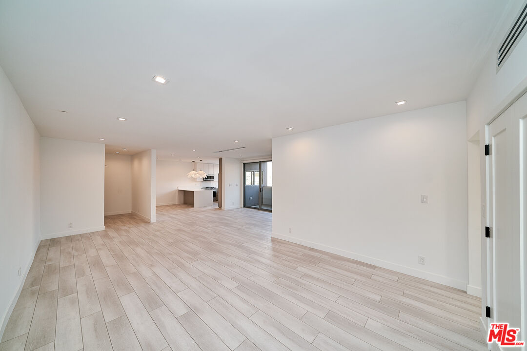 145 S Maple Dr Unit: 301