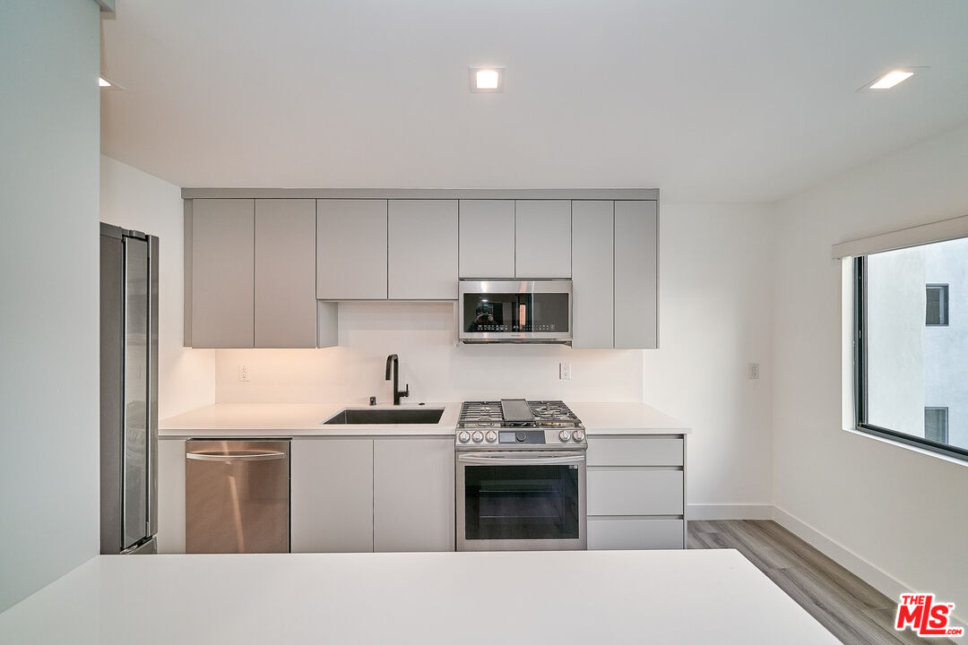 145 S Maple Dr Unit: 202