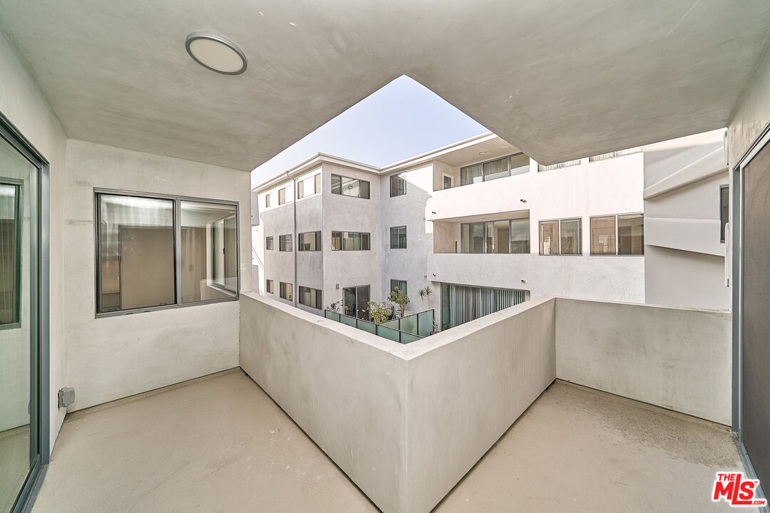 145 S Maple Dr Unit: 202