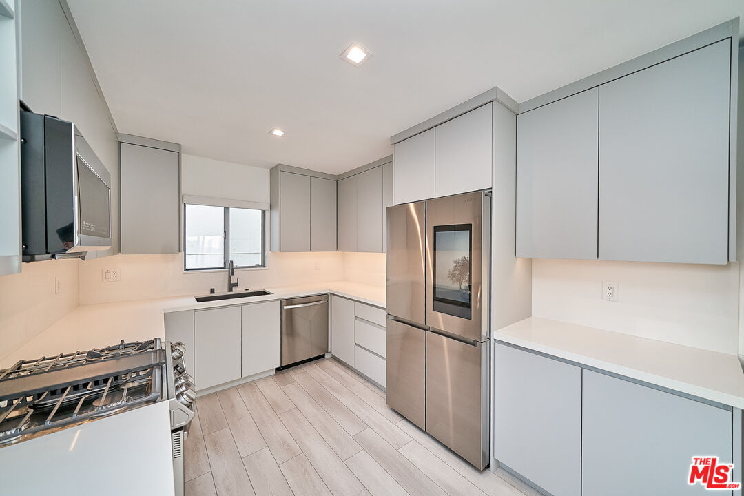 145 S Maple Dr Unit: 105