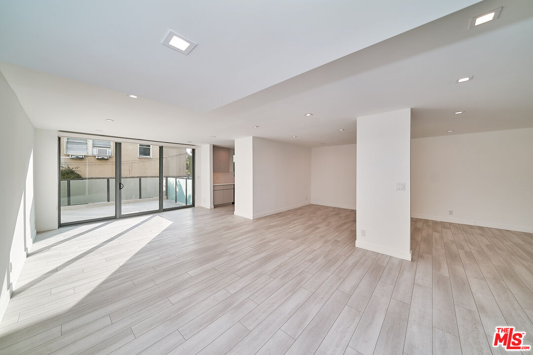 145 S Maple Dr Unit: 105