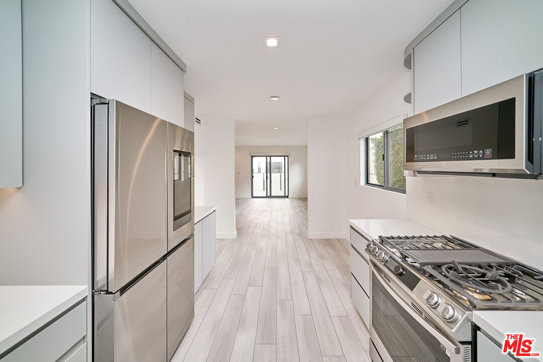 145 S Maple Dr Unit: 105
