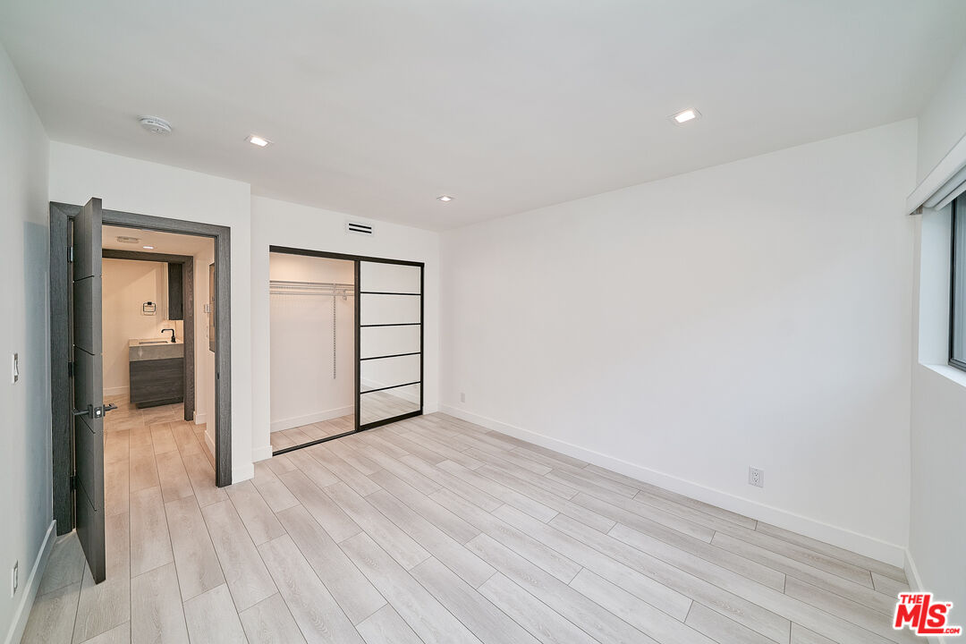 145 S Maple Dr Unit: 105