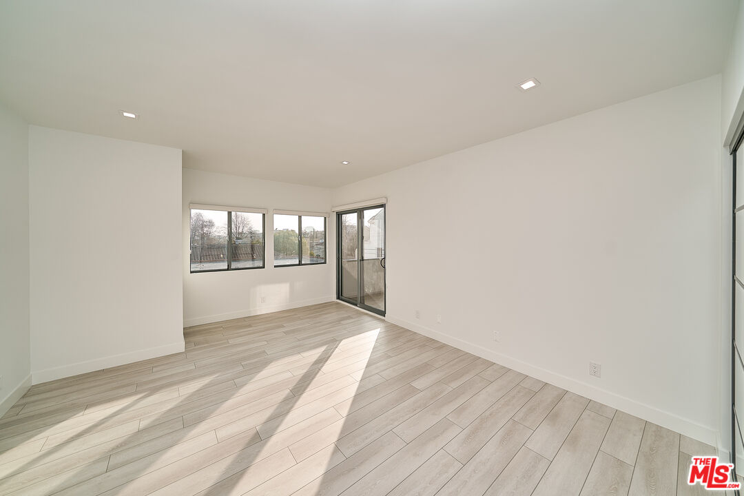 145 S Maple Drive Dr Unit: 205