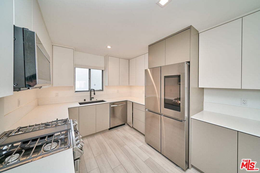 145 S Maple Drive Dr Unit: 205