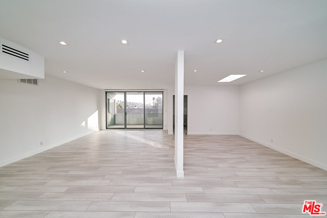 145 S Maple Drive Dr Unit: 205
