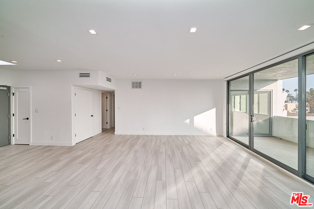 145 S Maple Drive Dr Unit: 205