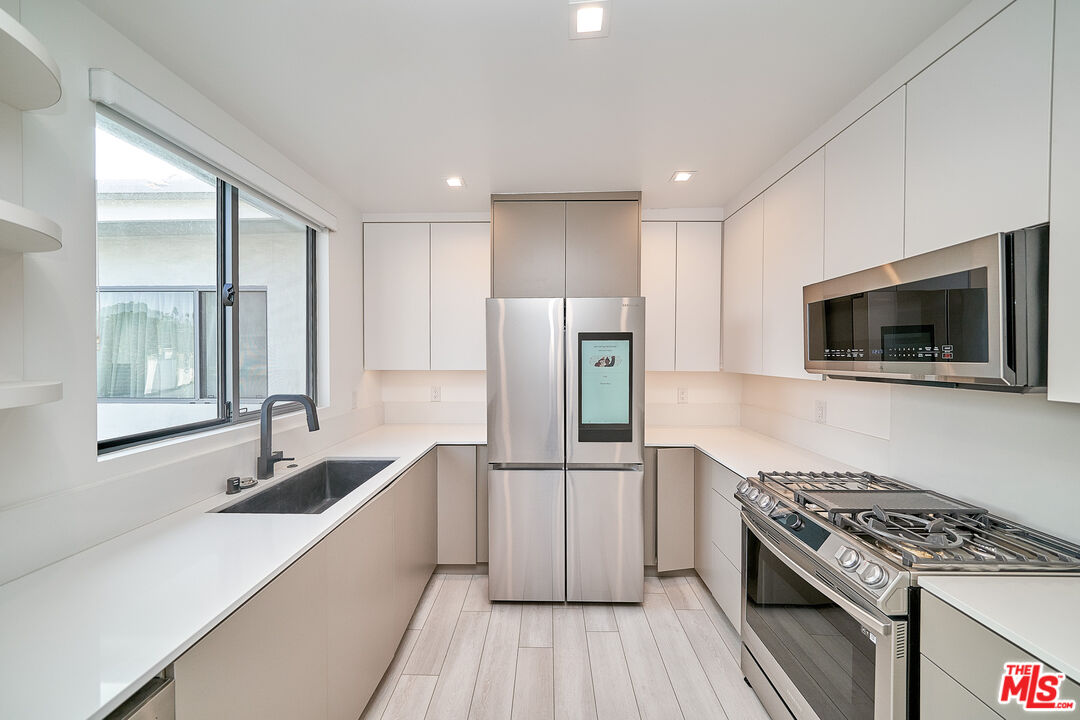 145 S Maple Dr Unit: 204