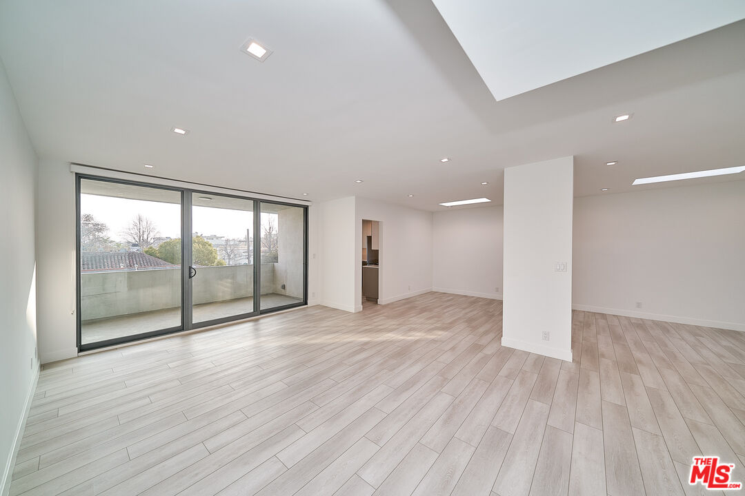 145 S Maple Dr Unit: 303