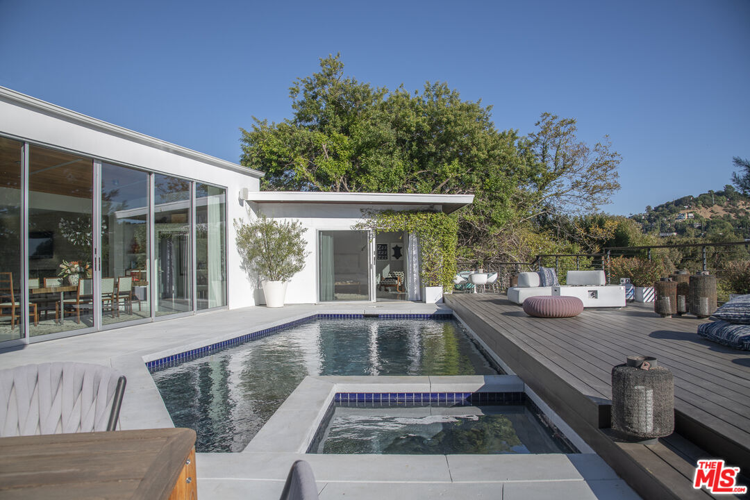 11472 Laurelcrest Rd