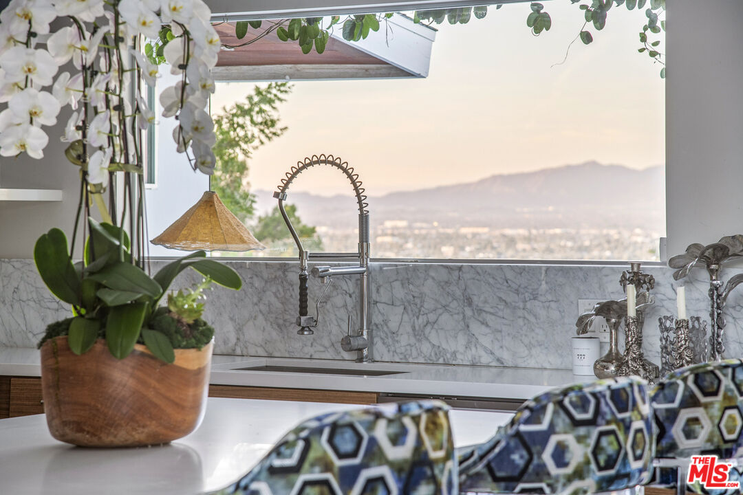 11472 Laurelcrest Rd