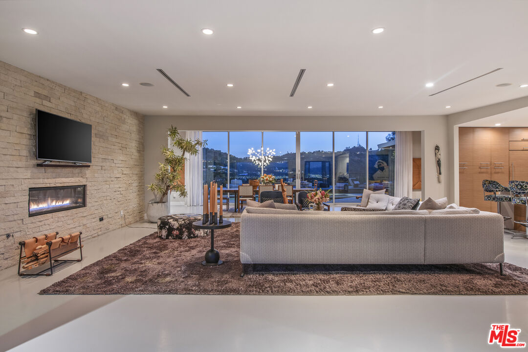 11472 Laurelcrest Rd