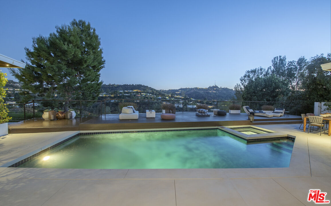 11472 Laurelcrest Rd