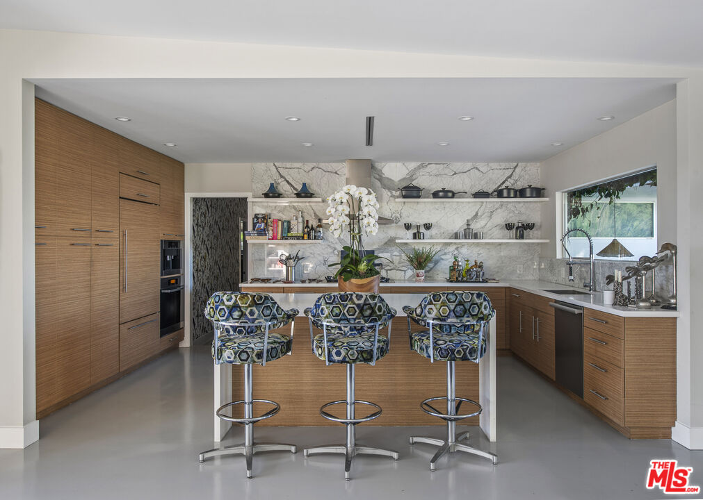 11472 Laurelcrest Rd