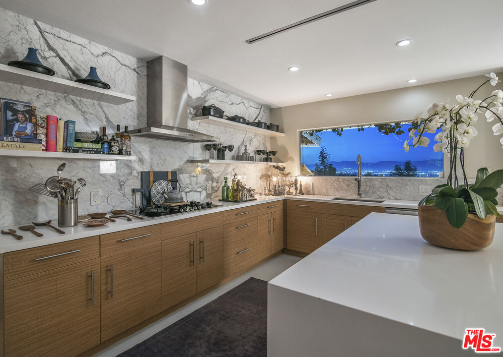 11472 Laurelcrest Rd