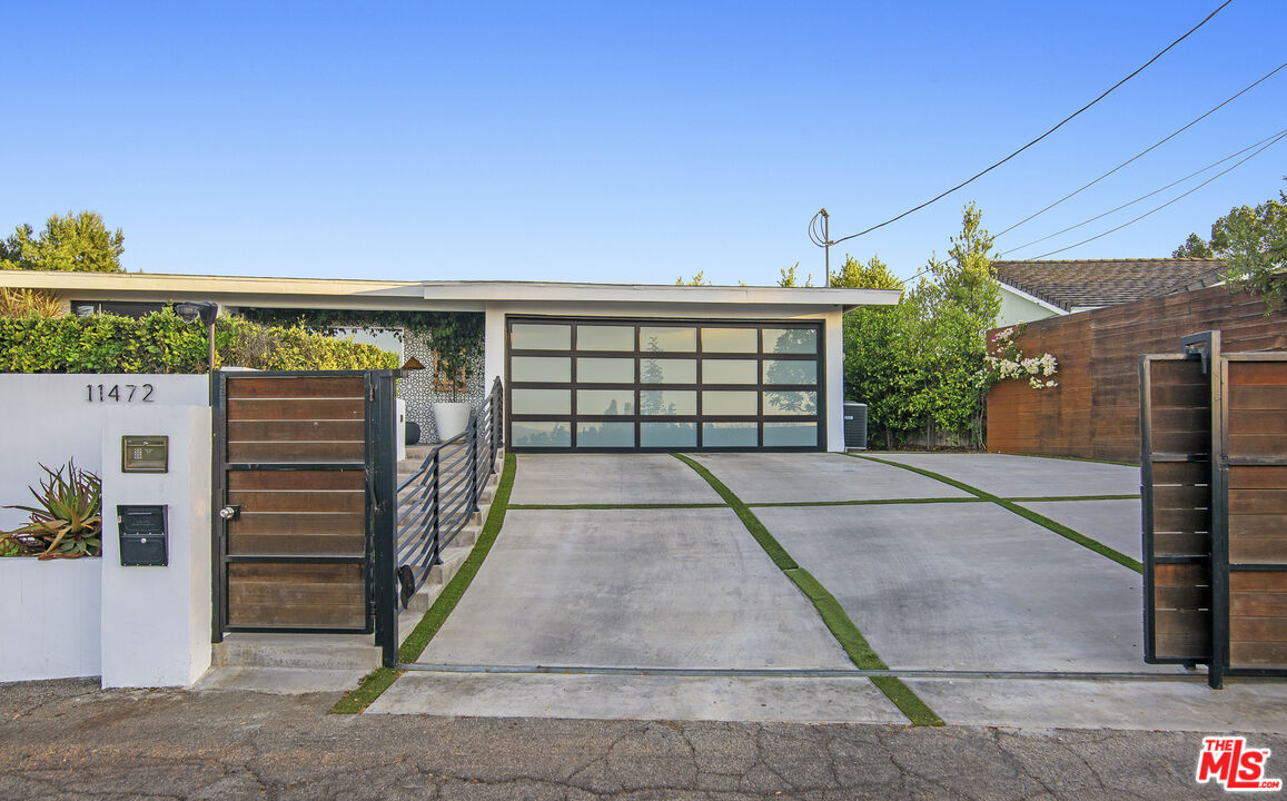 11472 Laurelcrest Rd