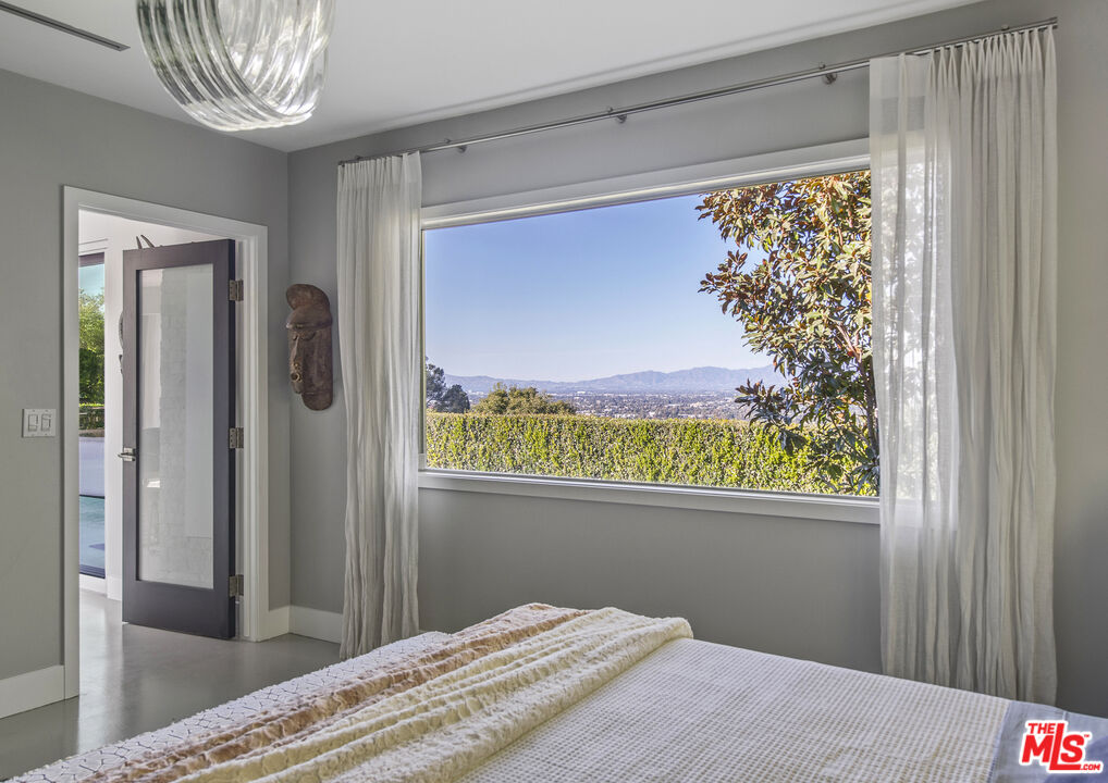 11472 Laurelcrest Rd