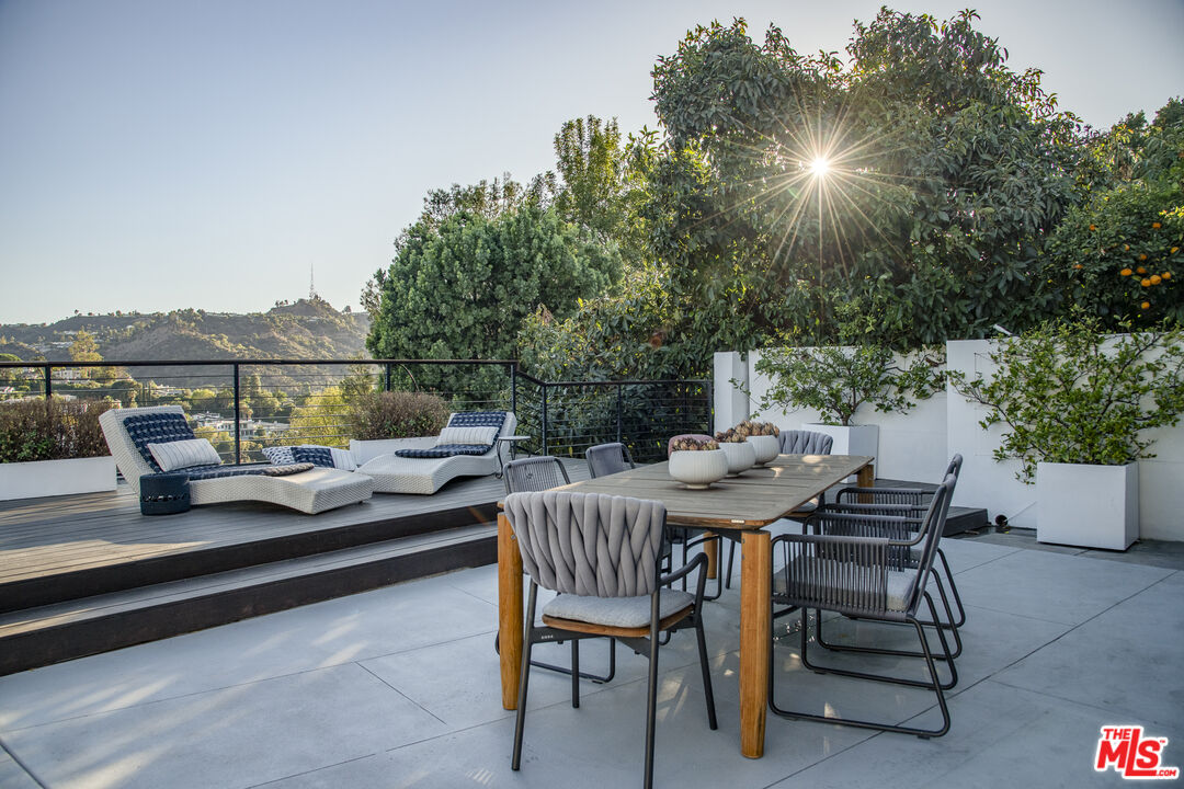 11472 Laurelcrest Rd