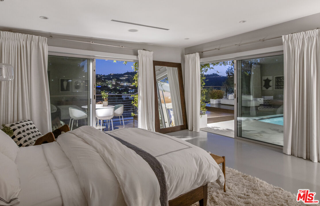 11472 Laurelcrest Rd