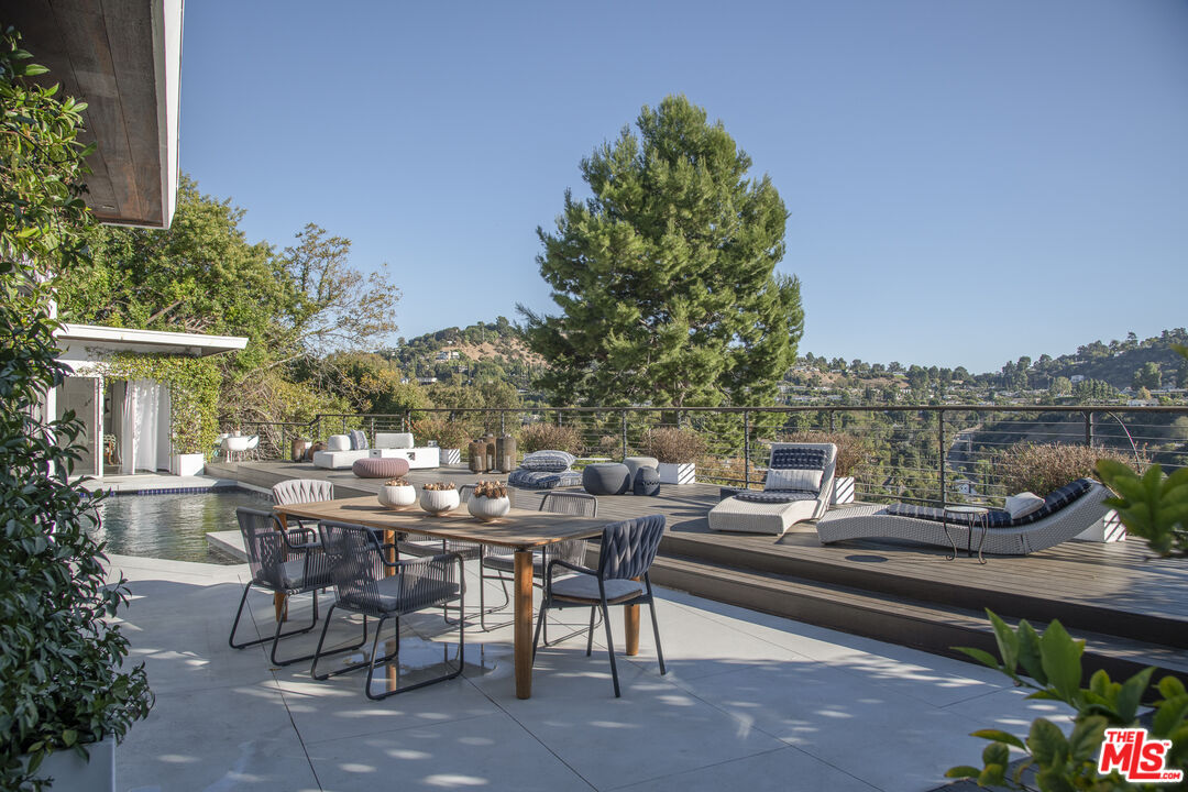 11472 Laurelcrest Rd