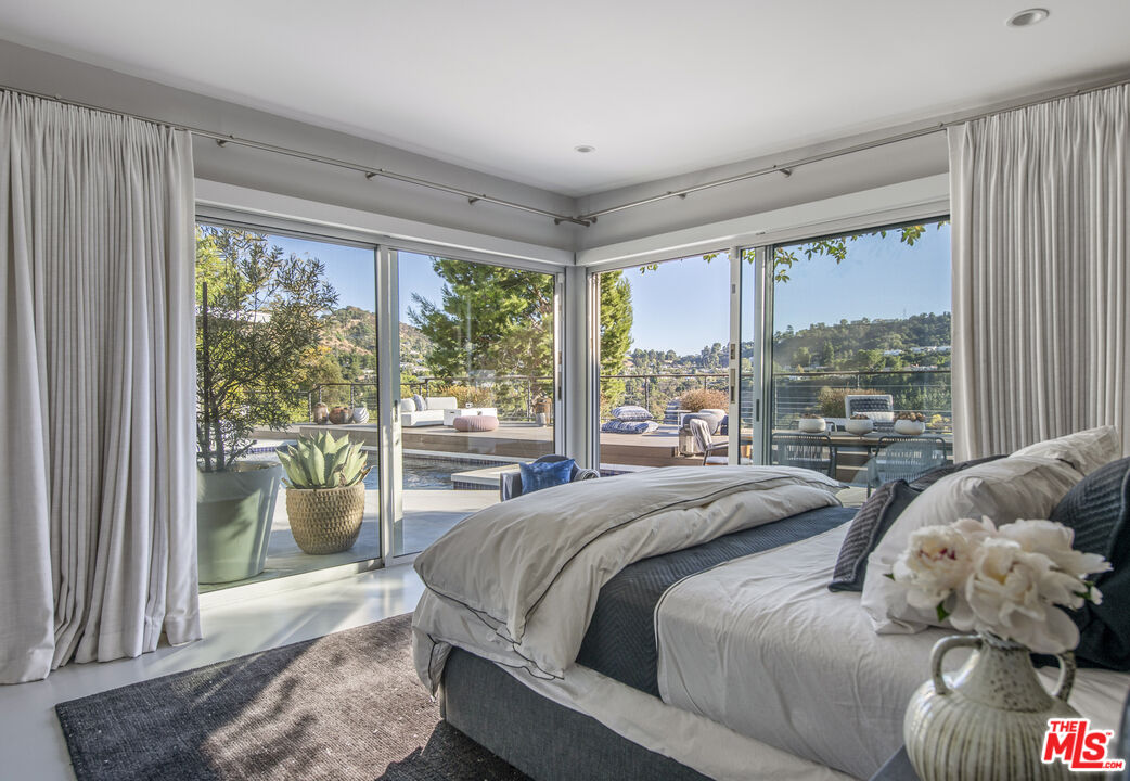 11472 Laurelcrest Rd