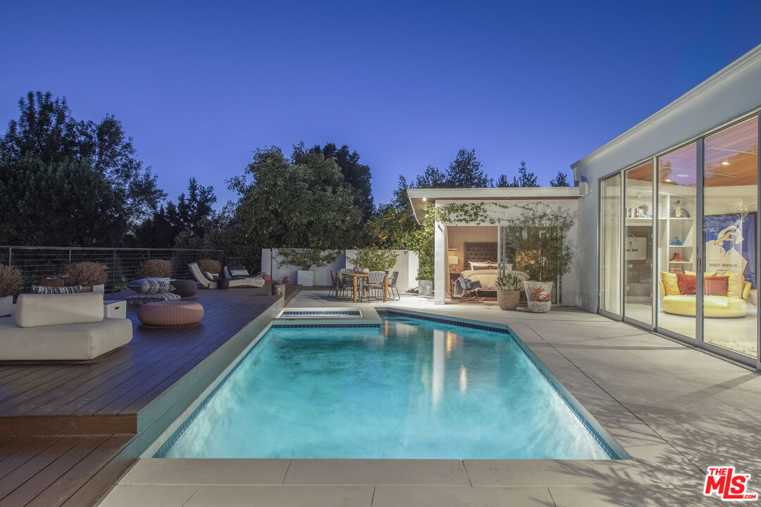 11472 Laurelcrest Rd