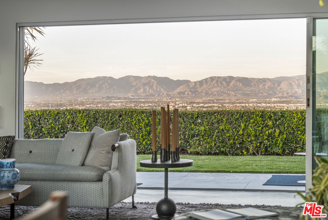 11472 Laurelcrest Rd