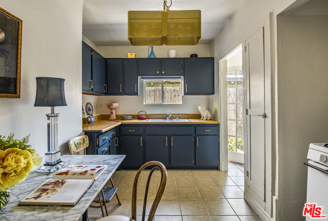 11670 Erwin St