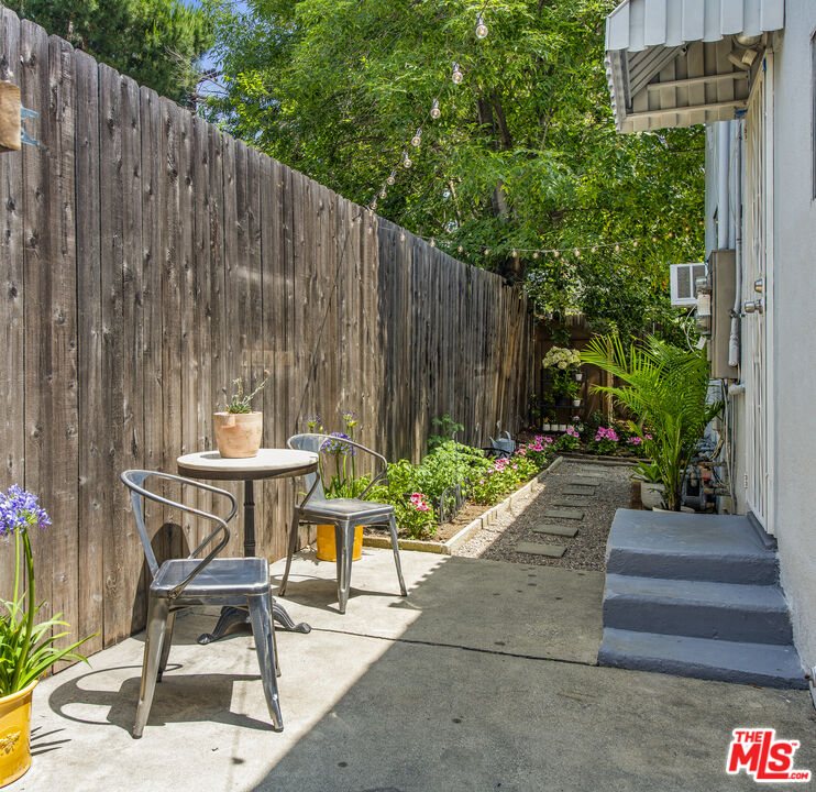 11670 Erwin St