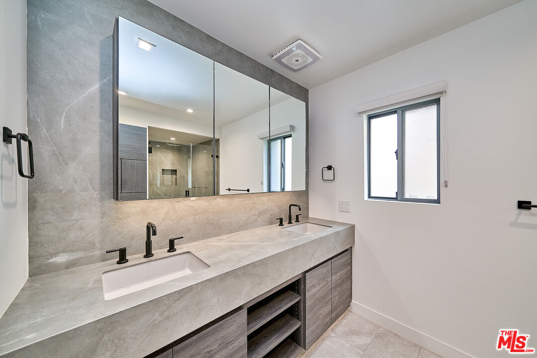 137 S Maple Dr Unit: 101