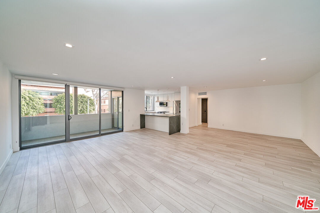 137 S Maple Dr Unit: 101