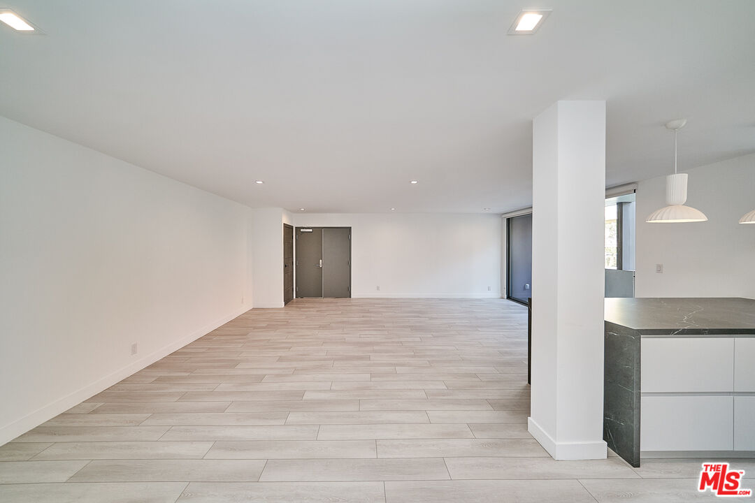 137 S Maple Dr Unit: 101