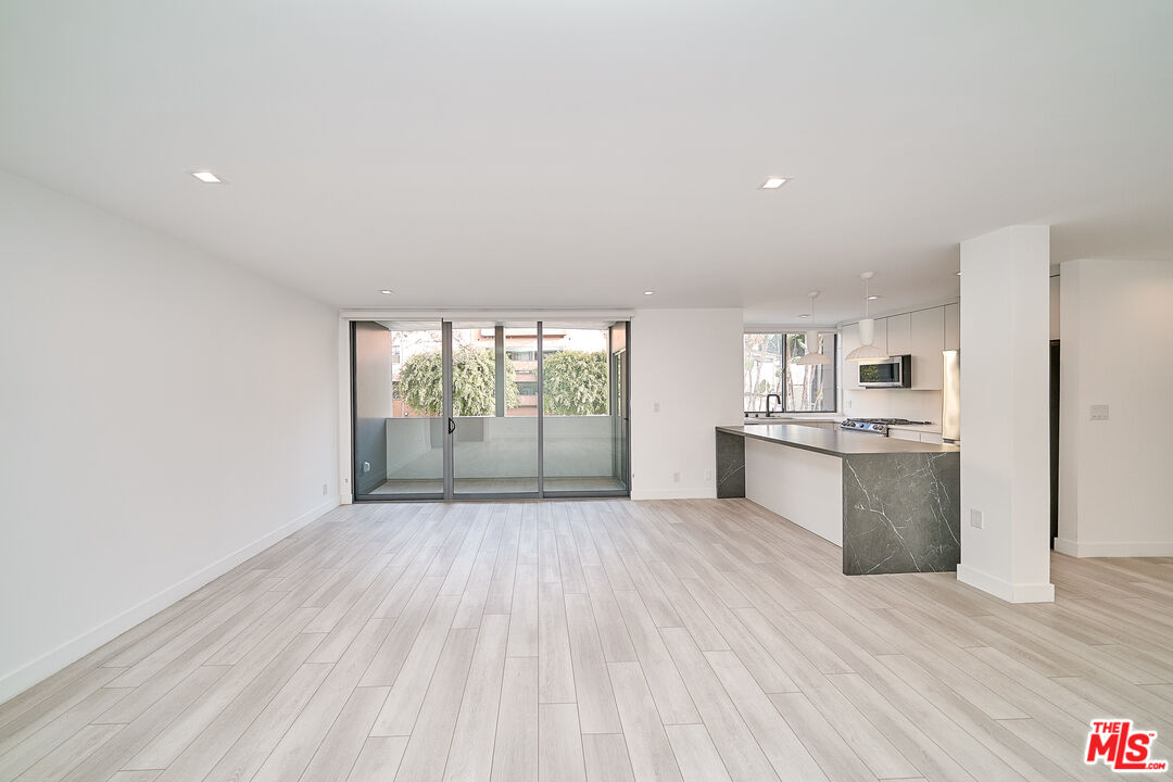 137 S Maple Dr Unit: 101