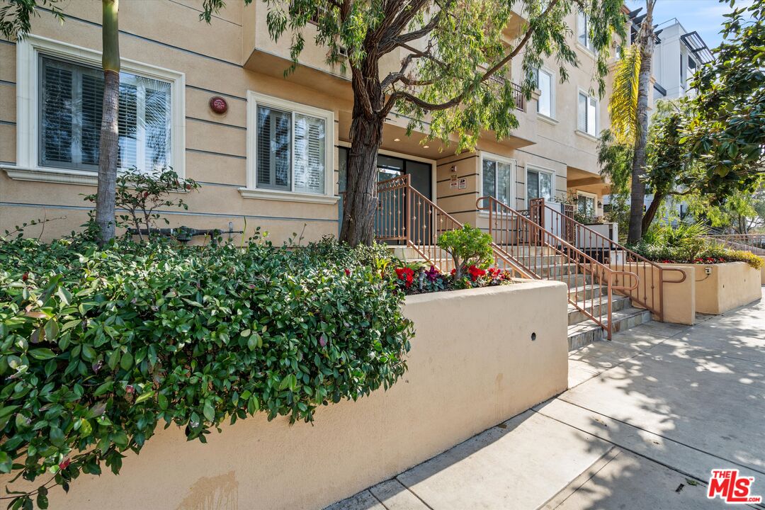 1444 S Point View St Unit: 202