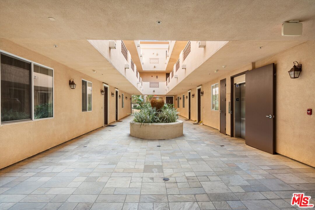 1444 S Point View St Unit: 202