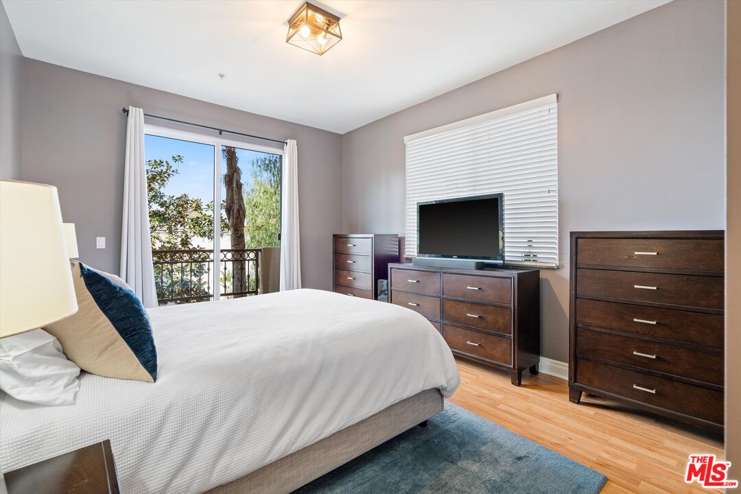 1444 S Point View St Unit: 202