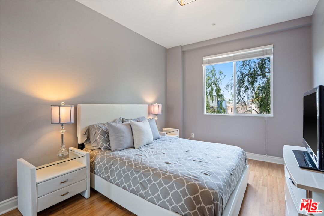 1444 S Point View St Unit: 202