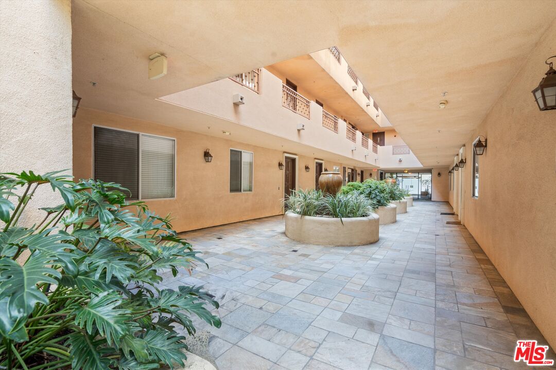 1444 S Point View St Unit: 202