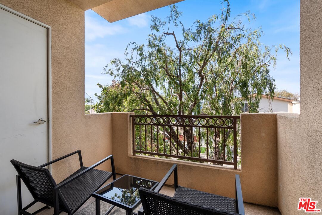 1444 S Point View St Unit: 202