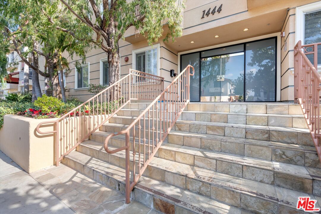 1444 S Point View St Unit: 202